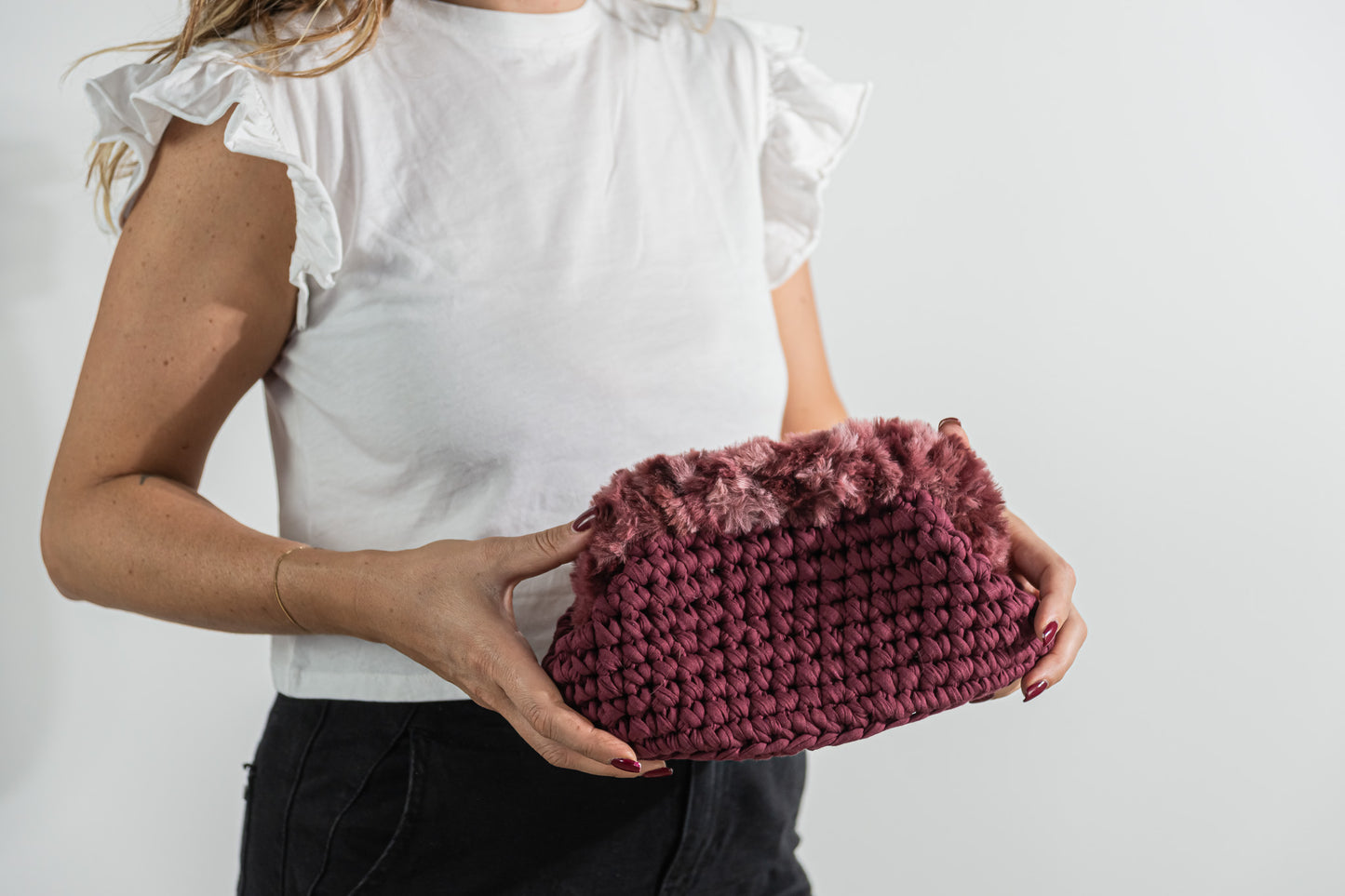 Borsa clic clac bordeaux con pellicciotto - media