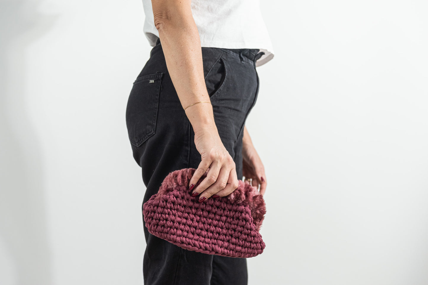 Borsa clic clac bordeaux con pellicciotto - media