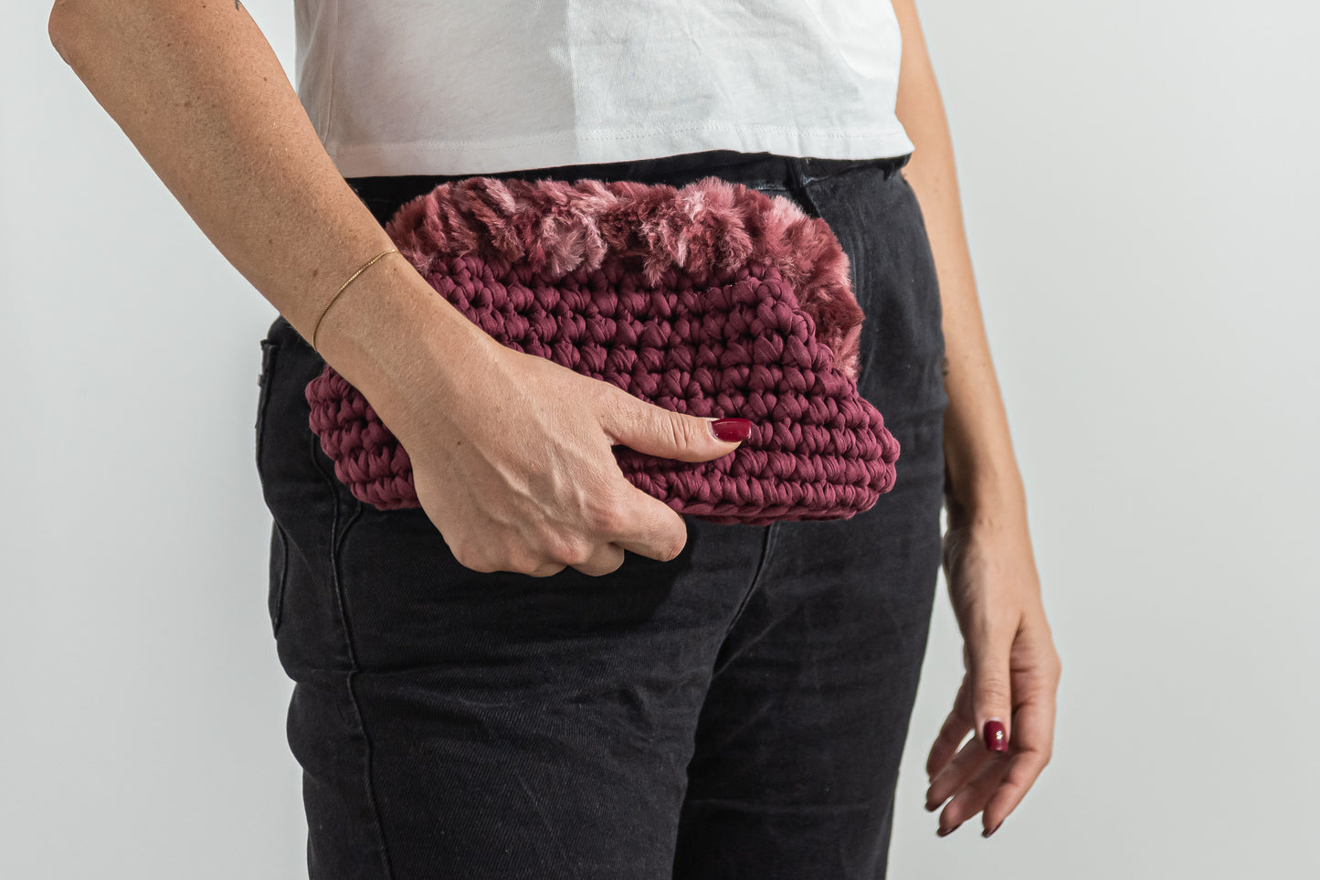 Borsa clic clac bordeaux con pellicciotto - media